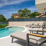 Cascada Villa *