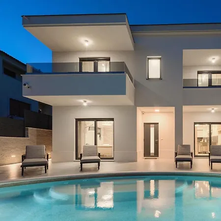 Cascada Villa