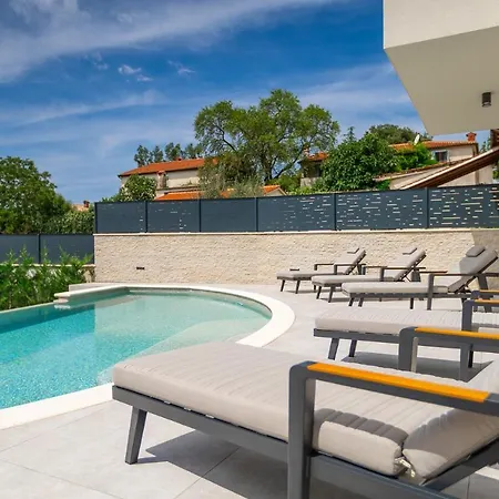 Cascada Villa *