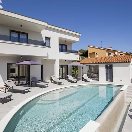 Cascada Villa *