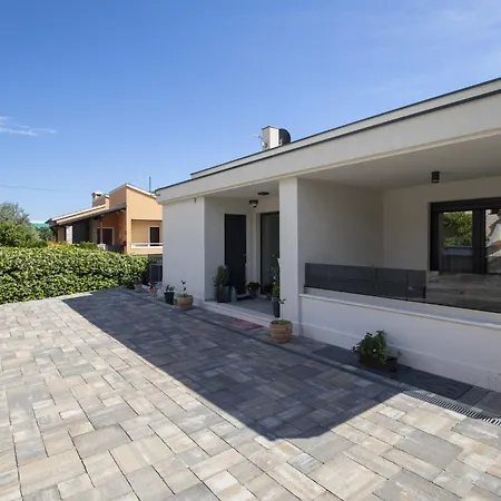 Cascada Villa