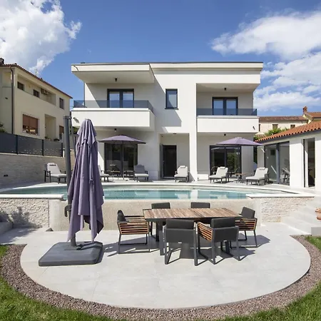 Cascada Villa *